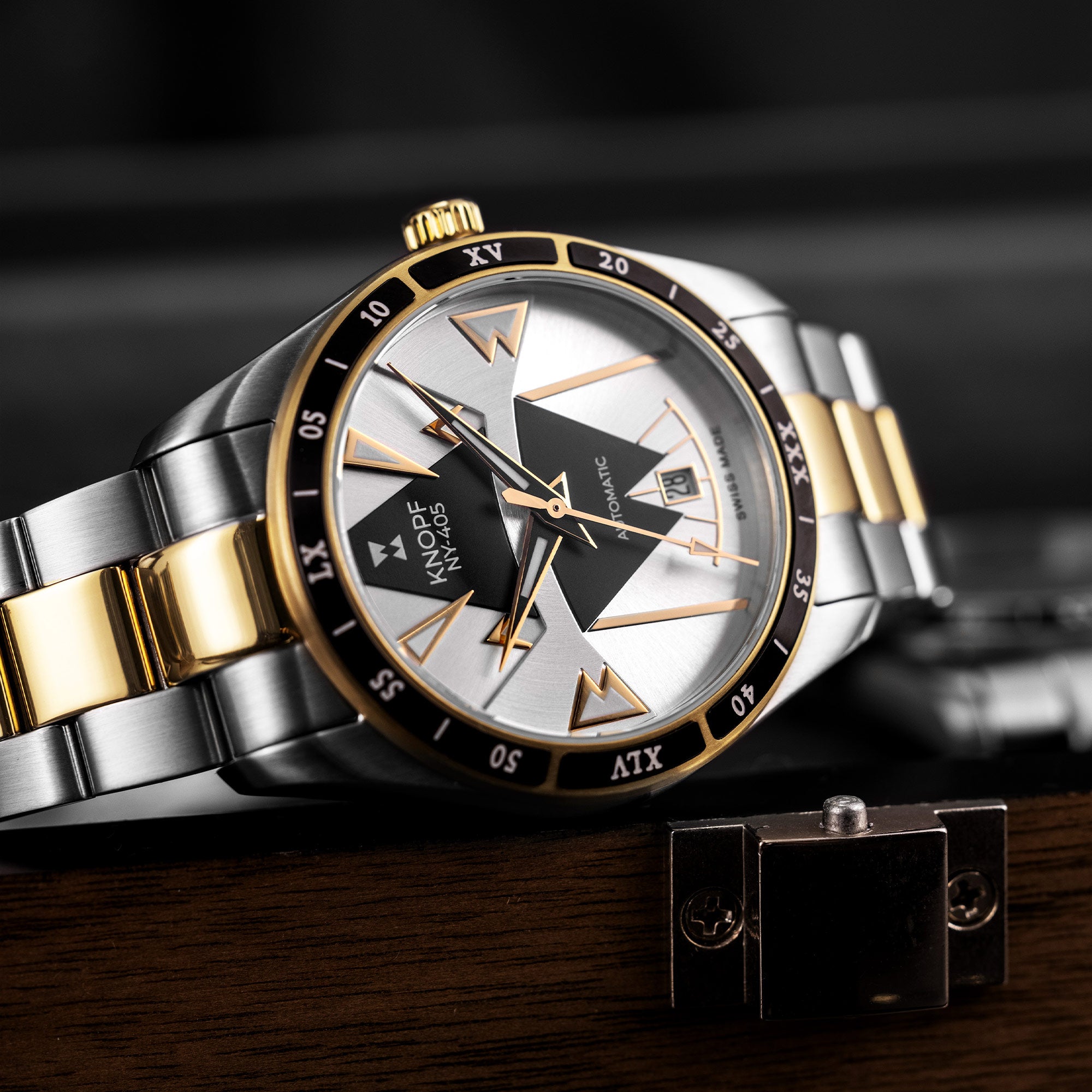 Enjoy with modern and world-class watches